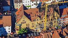 Zwei Wochen nach dem Großbrand in der Konstanzer Altstadt laufen die Arbeiten am Stadler-Haus bereits auf Hochtouren.
