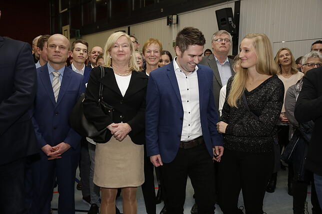 Bild 2: Bilder von der Hilzinger Bürgermeisterwahl in der Hegauhalle