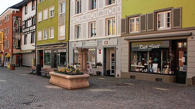 Geschlossene Cafés und Geschäfte, leere Straßen: Auch in Bad Säckingen &ndash; hier in der Rheinbrückstraße &ndash; sind die Folgen der ...