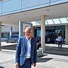 Geschäftsführer Matthias Geiser, hier vor dem Haupteingang des Schwarzwald-Baar-Klinikums, muss erstmalig rote Zahlen für den ...