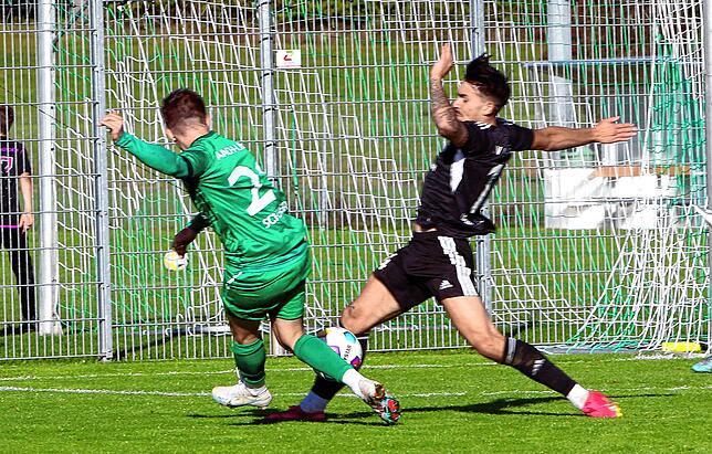Bild 3: Spannendes, torreiches Duell zwischen TSV Aach-Linz und SV Mühlhausen. Wir haben die besten Bilder!