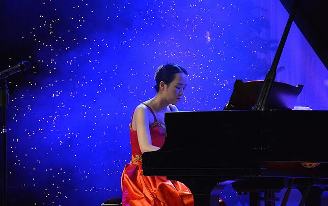 Die japanische Pianistin Tamako Murakami schenkt ihrem Publikum mit ihren hervorragenden Klavierspiel ganz individuelle Erlebnisse.