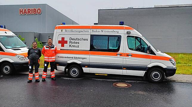 Bernhard Bächle vom DRK Görwihl (links)und Alexander Sieber vom DRK Rickenbach waren im vom Hochwasser zerstörten Bad Neuenahr-Ahrweiler ...