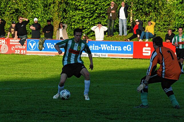 Bild 3: Erinnerungen ans letzte Rheinfelder Derby auf der Richterwiese am 6. Mai 2009