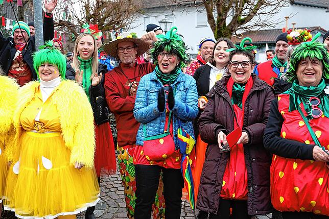 Bild 18: Rathaussturm in Moos: Gemeinde wehrt sich als römische Armee – Die Bilder vom Fasnacht-Spektakel!