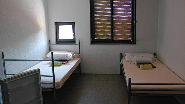 Ein Blick in ein Zimmer der Flüchtlingsunterkunft in Jestetten. Die sechs Gemeinschaftsunterkünfte des Landkreises Waldshut sind zu 94 ...