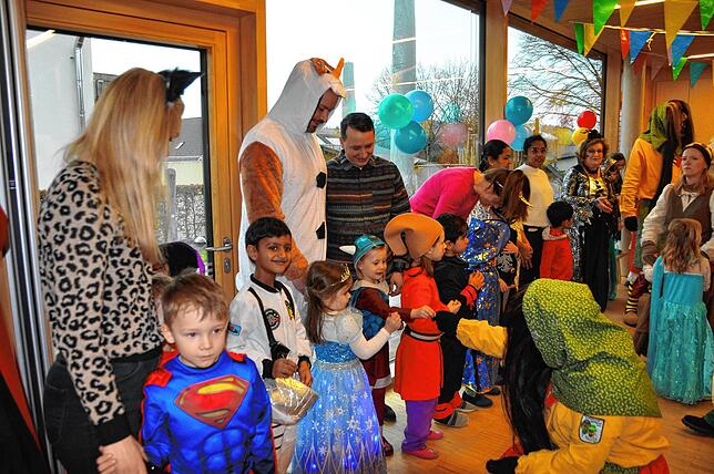 Bild 21: Narren befreien Kindergartenkinder in Hepbach und Leimbach – Die schönsten Bilder!