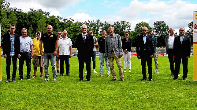 Der Bezirksfußballausschuss nach den Wahlen (von links): Michael Kempter, Thomas Gäng, Karl-Heinz Arnold, Ulrich Dorss, Stefan Esser, ...