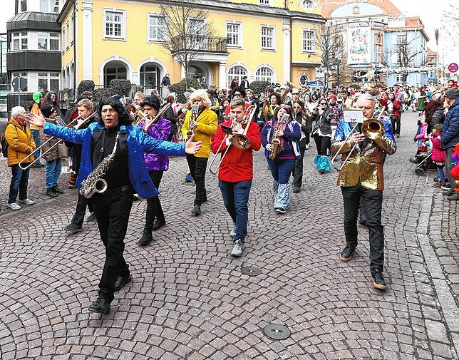 Bild 19: Hunderte Nachwuchsnarren starten beim Donaueschinger Kinderumzug