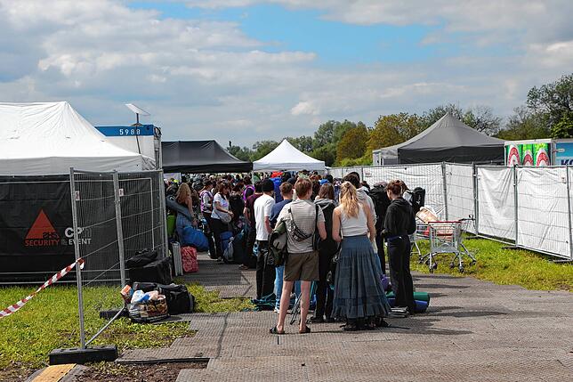 Bild 1: Die Camper sind da und stimmen sich aufs Campus-Festival 2024 ein