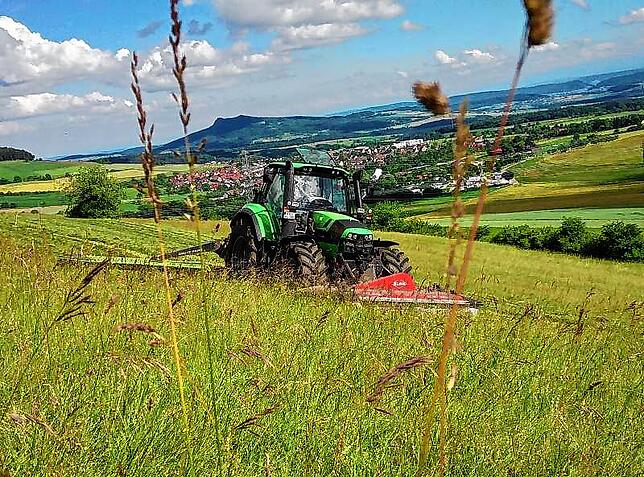 Schöne Aussicht, aber zuwenig landwirtschaftliche Fläche: Stefan Leichenauer vom Lauterbach-Hof in Tengen-Uttenhofen hat seinen Betrieb ...