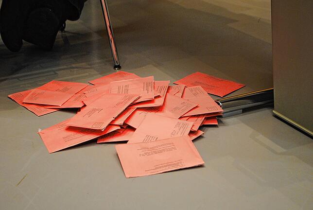 In der Stadthalle Waldshut sind für die Bundestagswahl fünf von sieben Briefwahlvorständen der Großen Kreisstadt untergebracht. ...