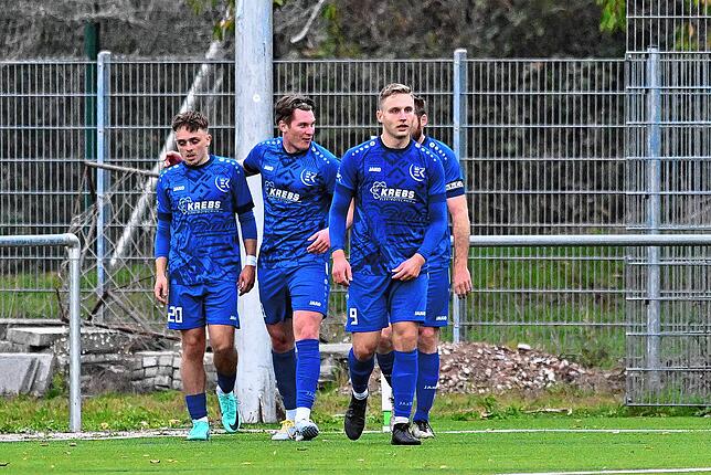 Bild 11: FC Schlüchttal unterliegt mit 1:2 beim TuS Efringen-Kirchen &ndash; und wir haben Bilder!