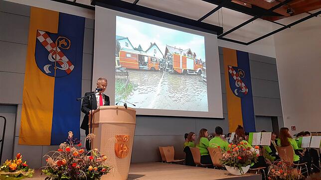Große Projekte, aber auch einschneidende Erlebnisse wie das Hochwasser am ersten Juni-Wochenende waren Themen, die Bürgermeister Manfred ...