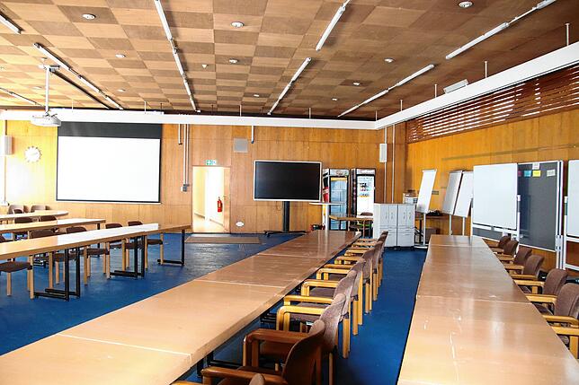 Der Matthäus-Hummel-Saal kann nur noch für interne Zwecke genutzt werden, weil die Glasfront instabil ist.