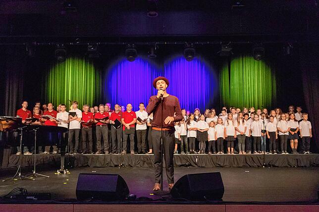 Bild 26: Bilder vom Festakt zur Eröffnung der Waldshuter Stadthalle mit Sänger Max Mutzke