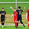 Entscheidung beim FC Schlüchttal: Dawid Armanowski (Nr 9) eilt Pascal Pecoraro entgegen. Der hat soeben den 2:0-Endstand für den SV Buch ...