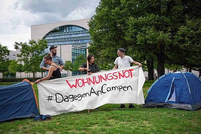 Junge Berliner demonstrieren gegen die Wohnungsnot.