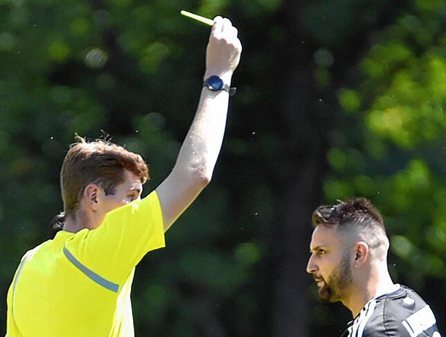Sperre: Nach seiner Gelb-Roten Karte in Tiengen muss Bujar Halili (rechts) beim ersten Heimspiel der Saison im Derby gegen den FSV ...