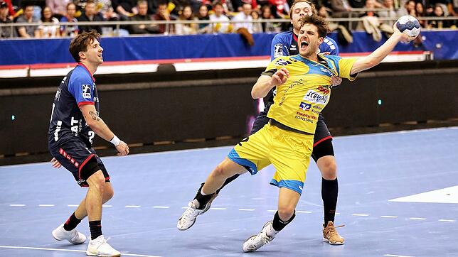 Fynn Beckmann (am Ball) im Spiel gegen Bietigheim.