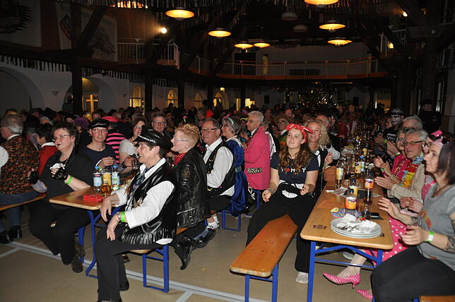 Bild 31: Bilder vom begeisterten Publikum beim Turnerball in Bad Dürrheim