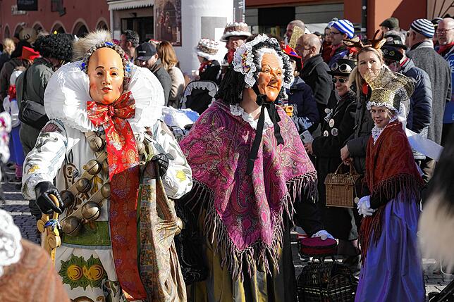 Bild 15: Zuschauer stehen Spalier: Maschgerelauf in der Rietstraße