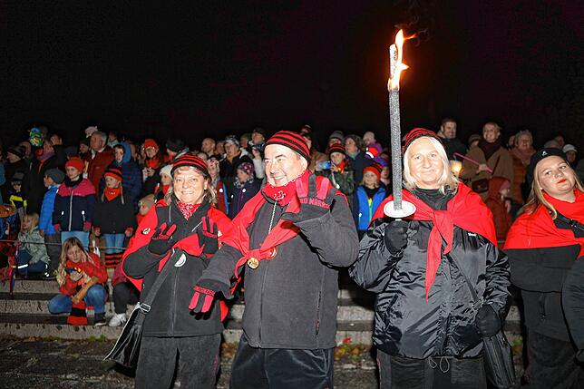Bild 2: Dem Wasser entstiegen &ndash; Seegeister starten in die Fasnacht. Alle Foto gibt es hier