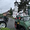 Mit einem Traktorenkorso machten sich die Bewohner des Enkendorfs am Dienstag auf den Weg zur Gemeinderatssitzung im Alten Schloss, um ...