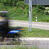 Ein Motorradfahrer gibt Vollgas. (Symbolbild)