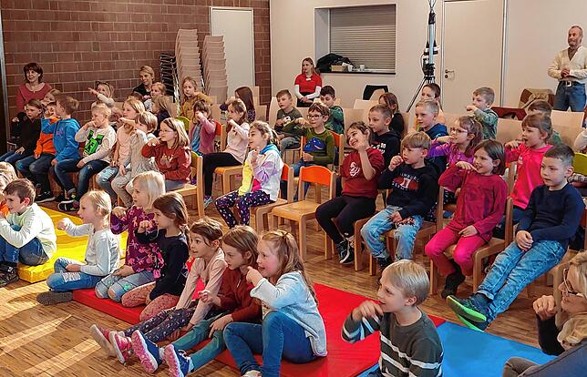 Auch das richtige Zähneputzen wurde den Kids spielerisch erklärt