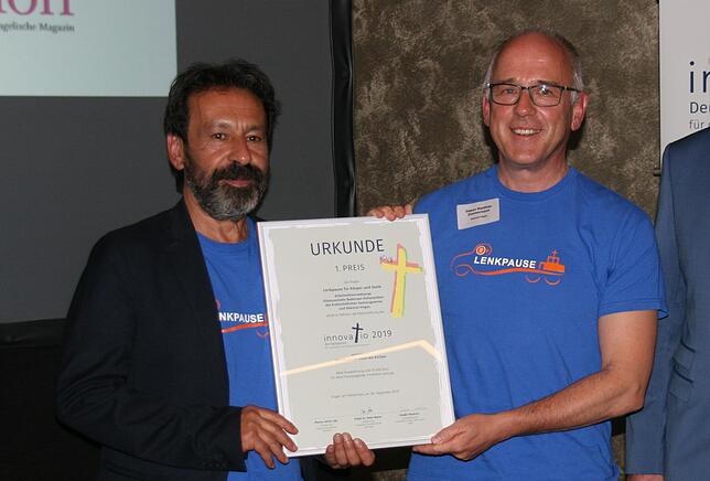Die beiden Initiatoren Gianfranco Rizzuti (li.)und Dekan Matthias Zimmermann freuten sich über den mit 10.000 Euro dotierten ...