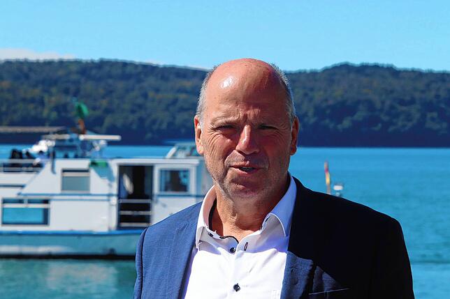 Martin Hahn am Freitag an der Uferpromenade in Überlingen. Zuvor hat er seine Kandidatur zur Oberbürgermeisterwahl bekannt gegeben.