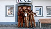 Vorm Vereinsheim freuen sich Untersigginger Füchse über die Aufnahme der Gilde in das bundesweite Verzeichnis als Immaterielles ...