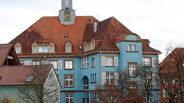 Bestimmte Vorgänge im Donaueschingen Rathaus muss ein Bürger aus der eigenen Tasche bezahlen, wenn er sie in Anspruch nimmt. Dann werden ...
