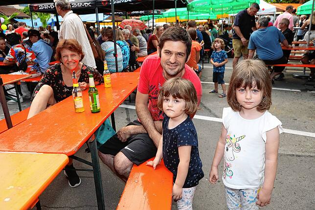 Bild 22: Party im Konstanzer Vorort: Auf dem Dingelsdorfer Herbstfest treffen sich Jung und Alt