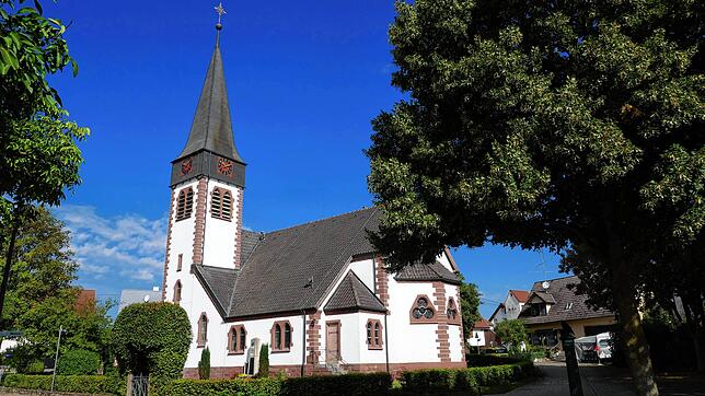 Was geschieht in Zukunft mit dem Biesinger Kirchengebäude? Der stellvertretende Ortsvorsteher Armin Wehre hofft auf Impulse durch einen ...