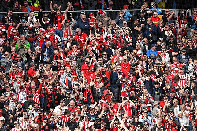 Freiburgs Fans bejubeln den das 1:0.