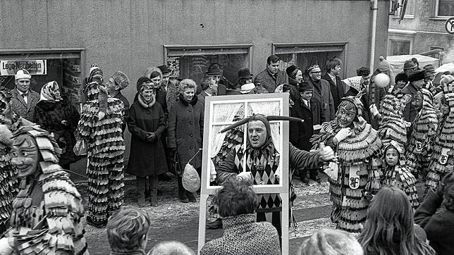 Straßenfasnacht in vergangenen Zeiten: Norbert Droll als Kappedeschle, aufgenommen Mitte der 1960er-Jahre