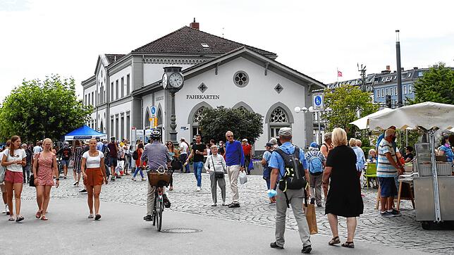 Manche Städte und Regionen leiden unter Tourismus-Mangel, während die typischen Hotspots, wie beispielsweise Konstanz (Foto) nach wie ...