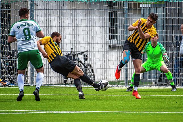 Bild 14: SV Nöggenschwiel gewinnt Derby beim SV Waldhaus mit 2:1 &ndash; und wir haben Bilder!