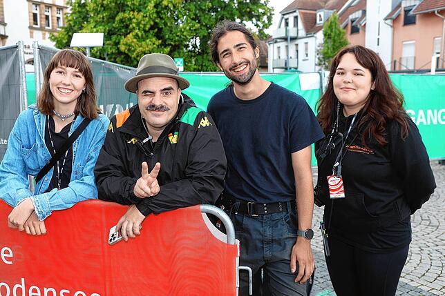 Bild 1: Trotz Regen gute Stimmung auf dem Hohentwielfestival- hier gibt‘s die schönsten Fotos