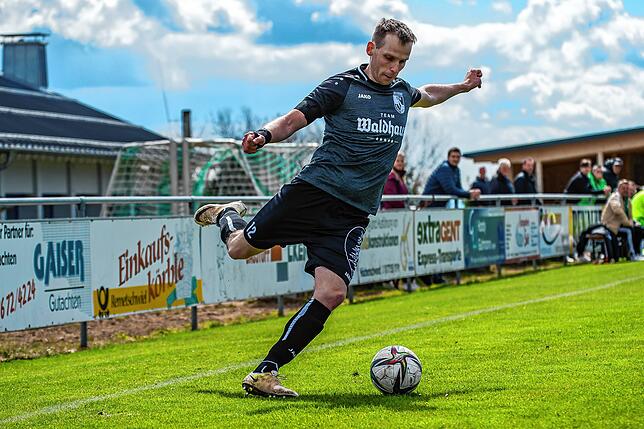 Bild 37: SV Waldhaus besiegt den SV Rheintal glatt mit 4:0 &ndash; und wir haben Bilder!
