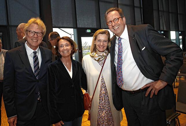 Dietmar Kühne, Geschäftsführer Ernst Kühne Künststoffwerk Waldshut-Tiengen, Luisa Marx, sowie Isabel und Stephan Schultze, ...