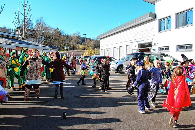 Bild 23: Bilder der Schulbefreiung in Wellendingen