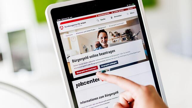 Wer schon Bürgergeld bezieht, kann einen Antrag auf Weiterbewilligung stellen.