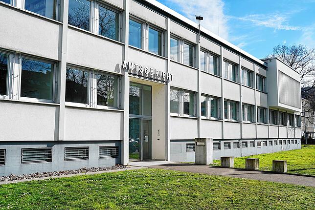 Vor dem Amtsgericht in Bad Säckingen wurde ein 44-Jähriger wegen des unerlaubten Besitzes von Betäubungsmitteln in nicht geringer Menge ...