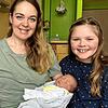 Tobias Schmeier (von links), Ulrike Vosseler-Vogler und Luisa aus Donaueschingen freuen sich über den Nachwuchs: Der kleine Levi ist in ...