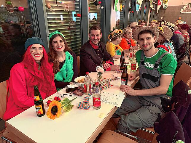 Bild 12: Bunte Fasnacht in Reckingen: Fasnachtsgärtner zeigen, wie man richtig feiert!