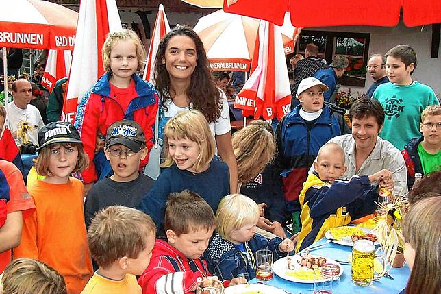 Die Schauspieler engagieren sich seit 20 Jahren für die Kinder der Nachsorgeklinik VS-Tannheim. Dieses Bild entstand 1999 bei der ...