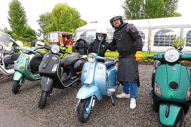 Bild 28: Vespa-Treffen am Bodensee: Am Kreuzlinger Hafen kommen drei Nationen zusammen